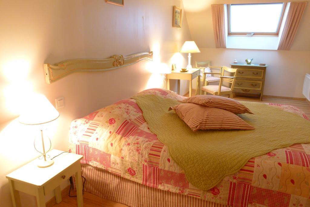 Ferme De Marpalu Bed & Breakfast La Ferte-Saint-Cyr Room photo